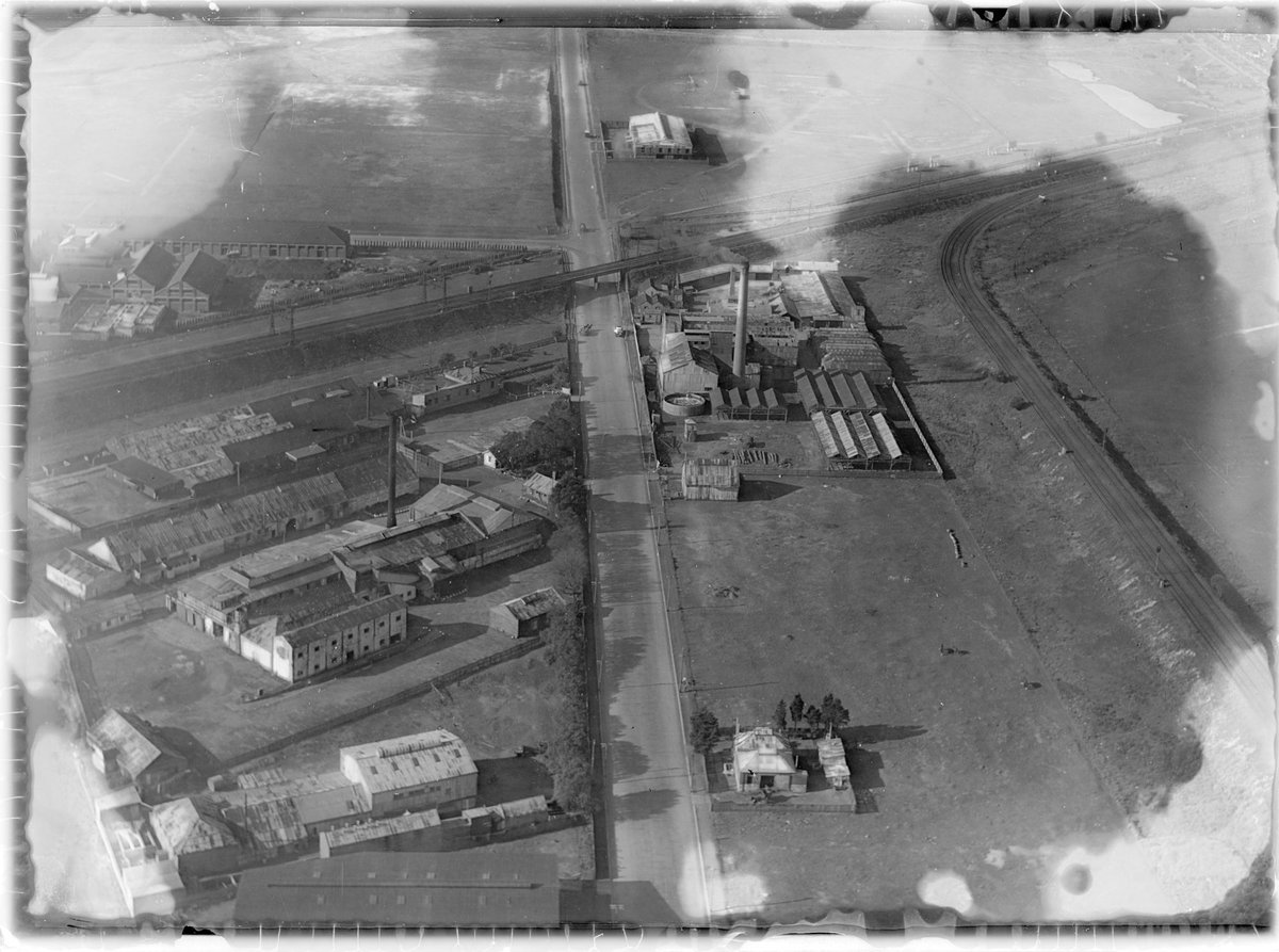 Kensington Road at rail bridge? (1940s)