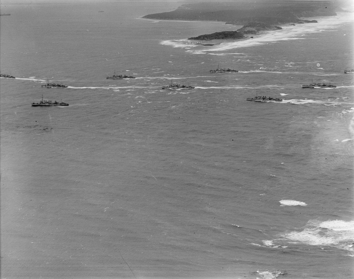 Fleet of ships entering Port Phillip Bay (1925–40)
