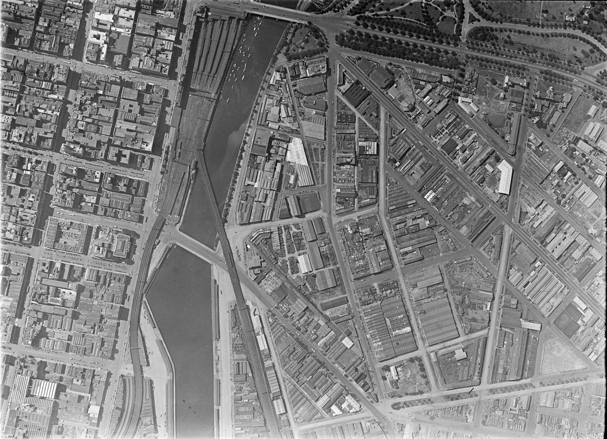 Areas beside both banks of Yarra River in City of Melbourne (c. 1948)