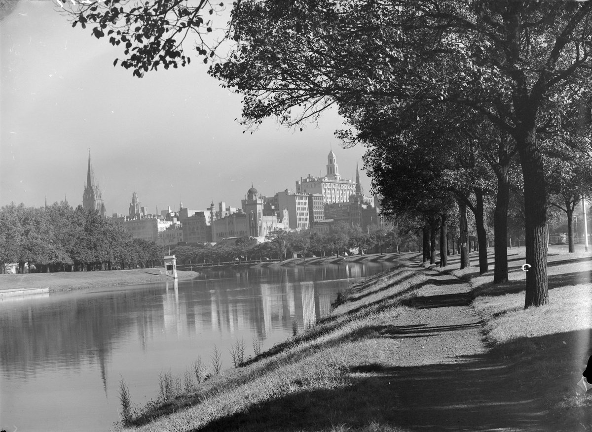 River and Melbourne Skyline, Melbourne City (1945–54)