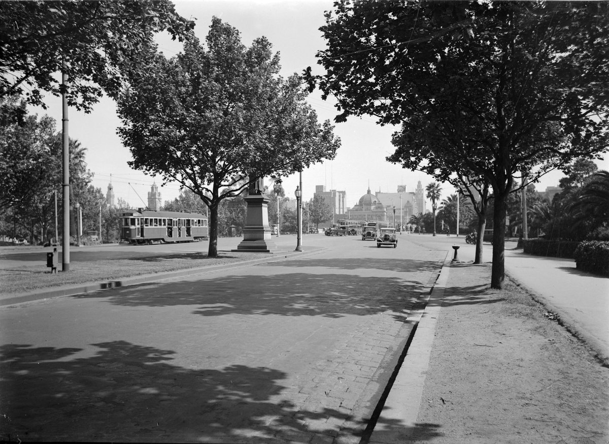 St. Kilda Road looking towards City, Melbourne City (1945–54)