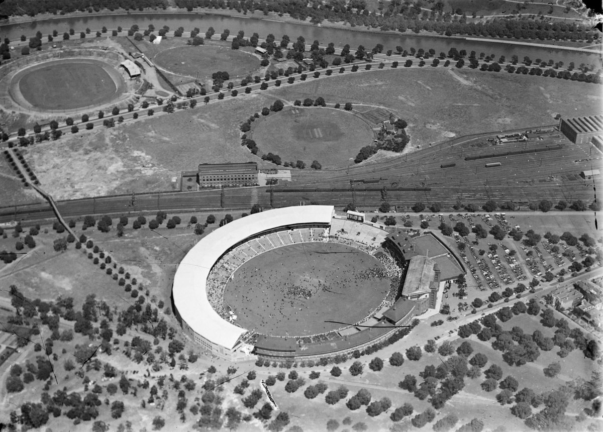 Melbourne Cricket Ground (MCG) looking towards Yarra River, East Melbourne (1925–35)