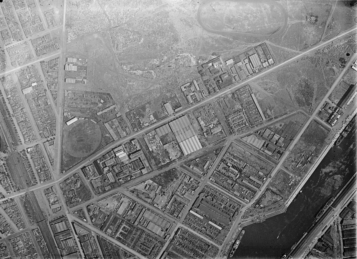 Areas of Port Melbourne and South Melbourne with Port Melbourne Cricket Ground c.l. and Yarra River l.r, East Melbourne (c. 1948)