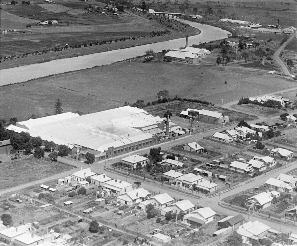 Geelong R. S. & S. Woollen & Worsted Co-op Manufacturing Co. looking south west towards Princes Bridge in distance, Melbourne City (c. 1927)
