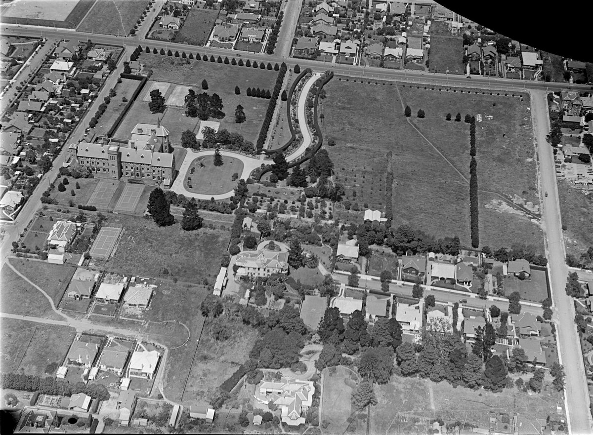 Aerial view of area bound by Cotham, Mont Victor and Normanby Roads, Kew (1928–30)