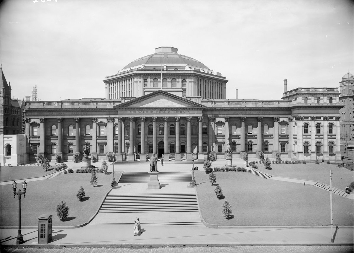 Public Library, Melbourne. View of the facade of State Library/Museum, Melbourne City (1945–54)
