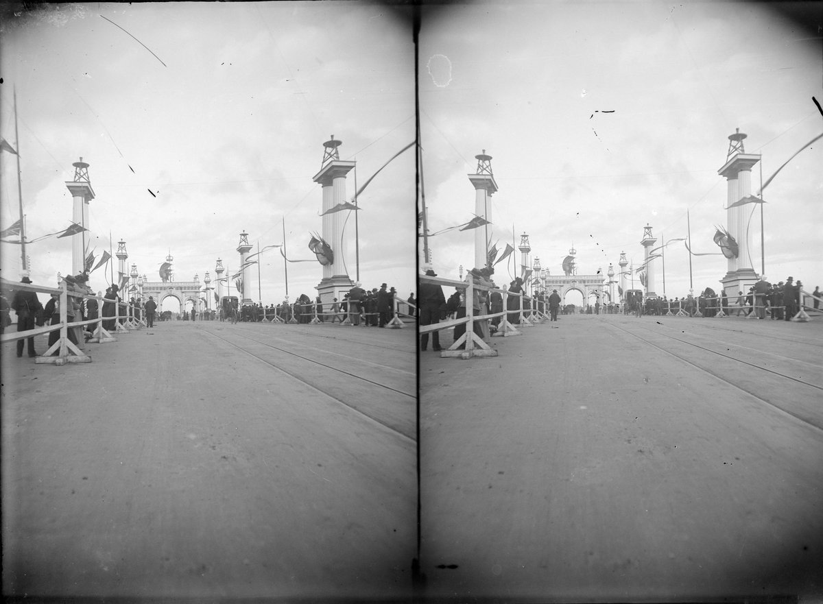 [Arch built in Melbourne to celebrate the tour of Edward VII in 1901] (c. 1901)