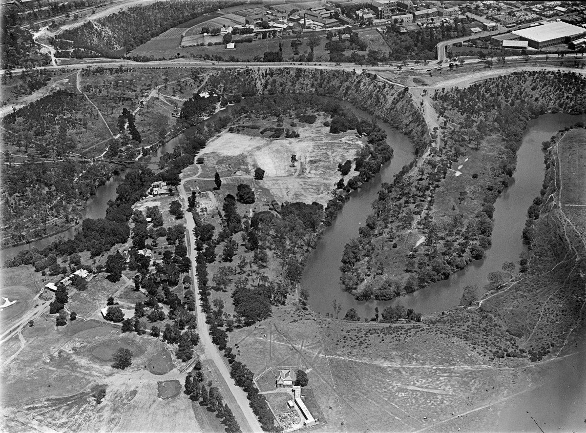 [Aerial view of the Yarra River at Fairfield, Vic.] (1925–40)