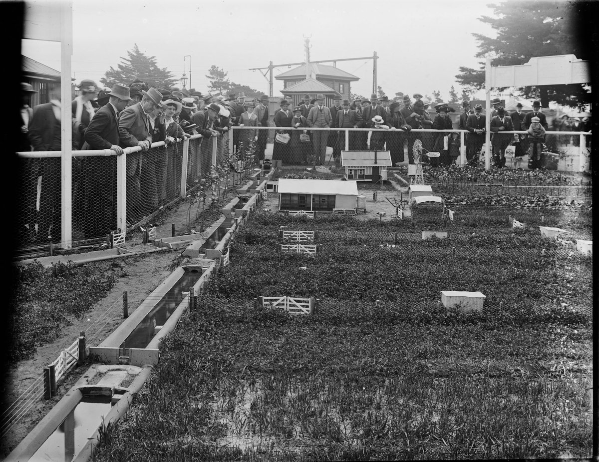 Model farm at Royal Melbourne Show 1929 (1900–40)