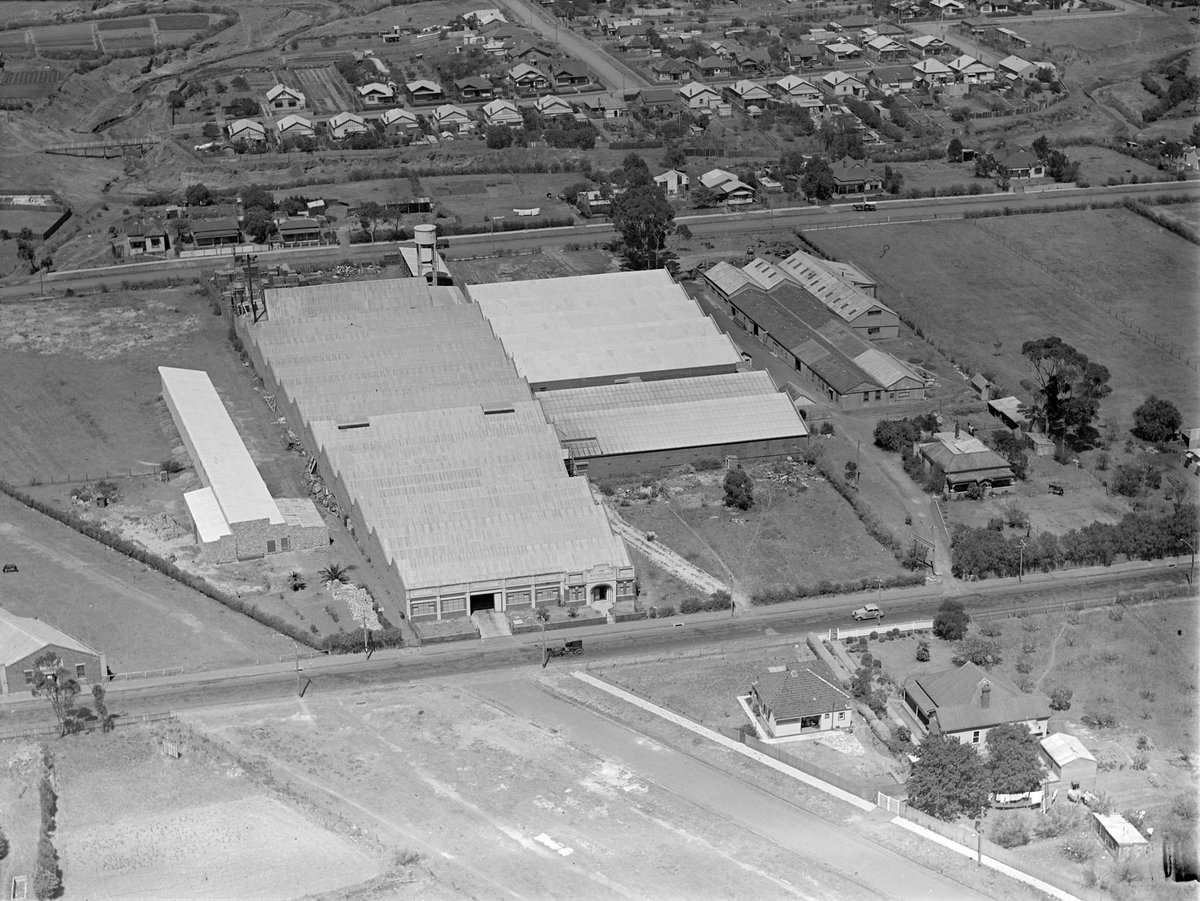 Albion Street, West Brunswick showing H. Eastgate P/L, furniture manufacturers at 509 and Lightning Fruit Grader Co. at 517, Brunswick West (1939)