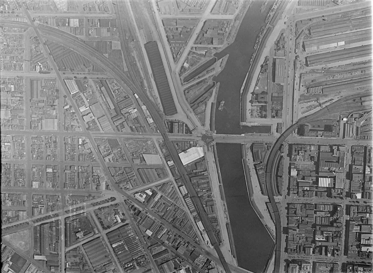 Yarra River in vicinity of Spencer Street, Melbourne City (c. 1948)