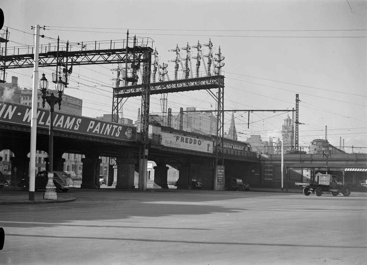 Flinders Street Viaduct, Melbourne, Melbourne City (1947)