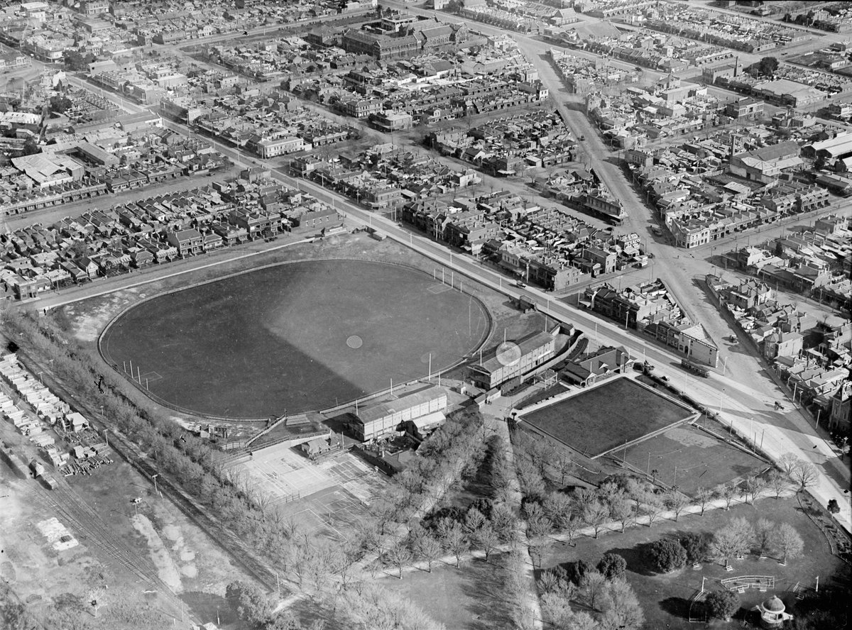 Intersection of Brunswick Street and St. Georges Road, North Fitzroy, showing Brunswick Street Oval, Fitzroy North (1925–40)