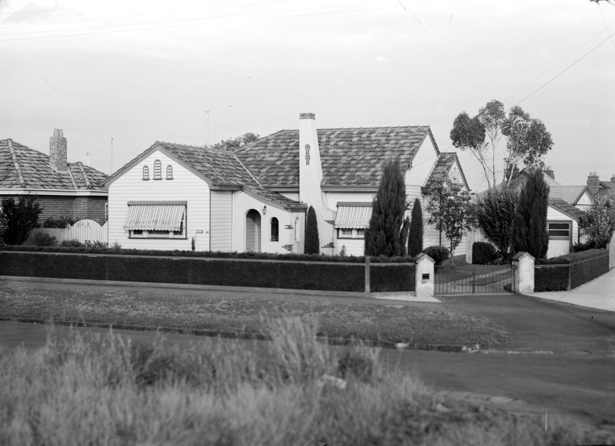 86 McCracken St Essendon (1946)