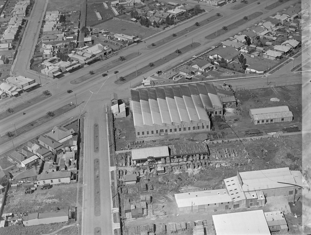 Geelong Road, West Footscray, including premises of Col Shea, butcher at no. 273 Geelong Road (1940s)