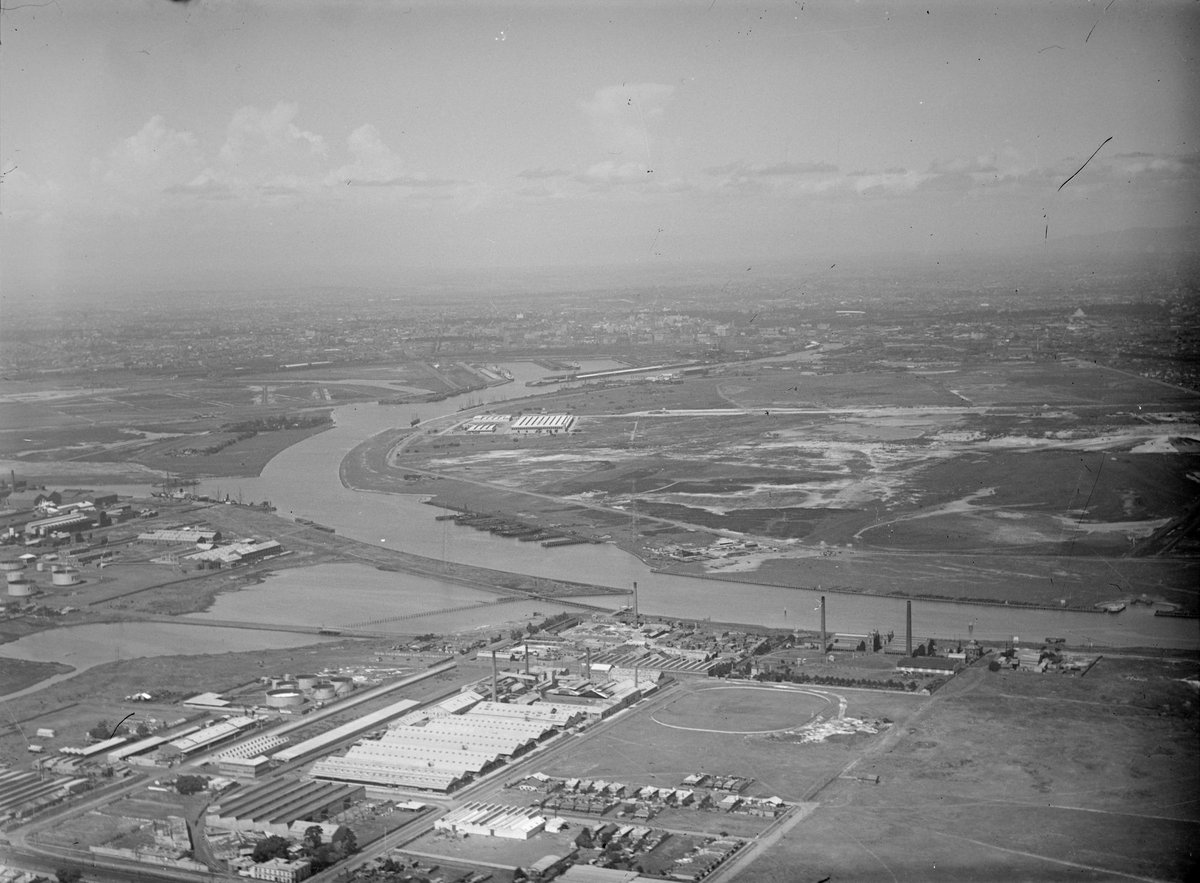 Port and refinery area near Spotswood (c. 1933)