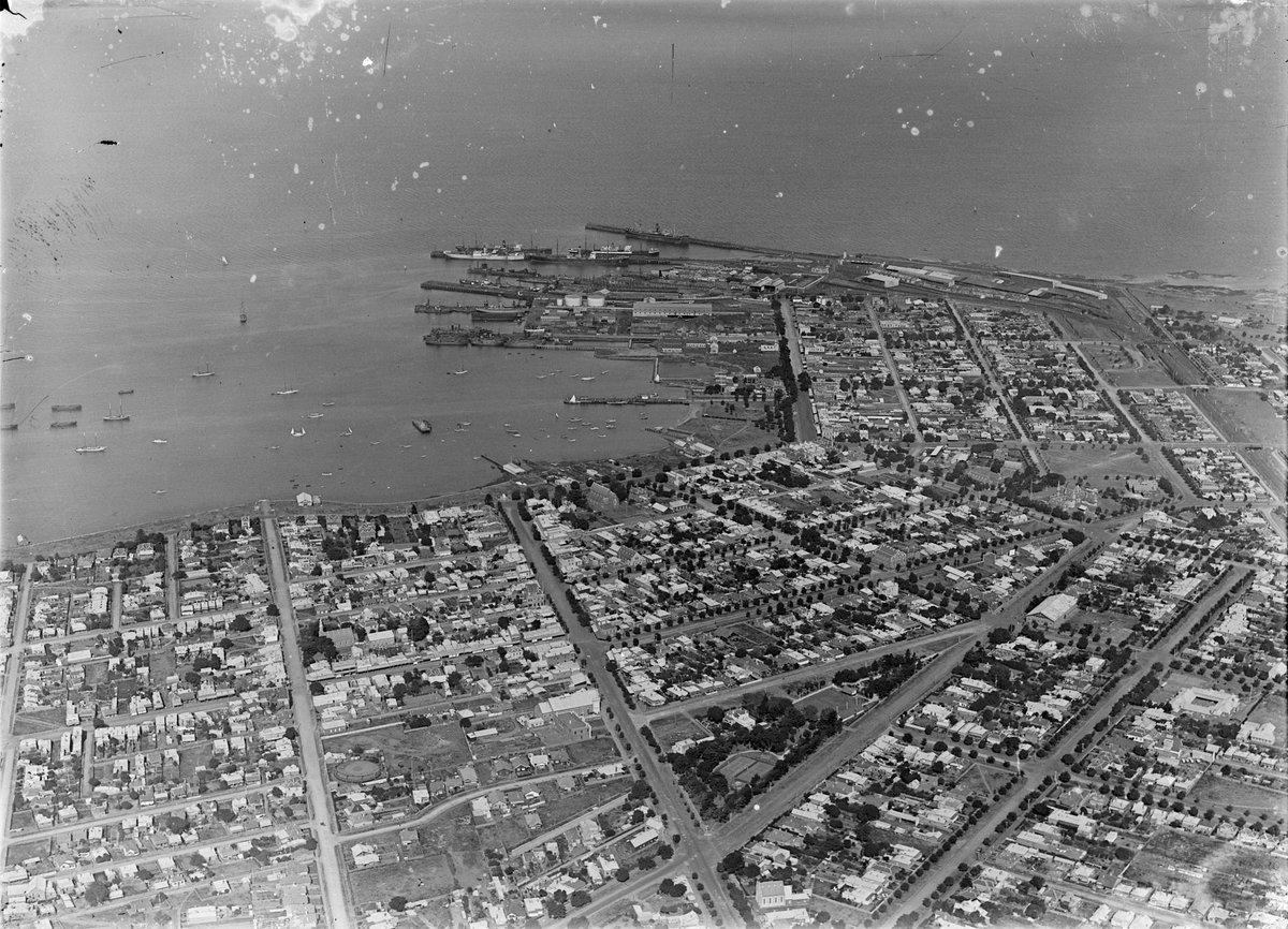 Williamstown showing dockyard and port (1925–40)