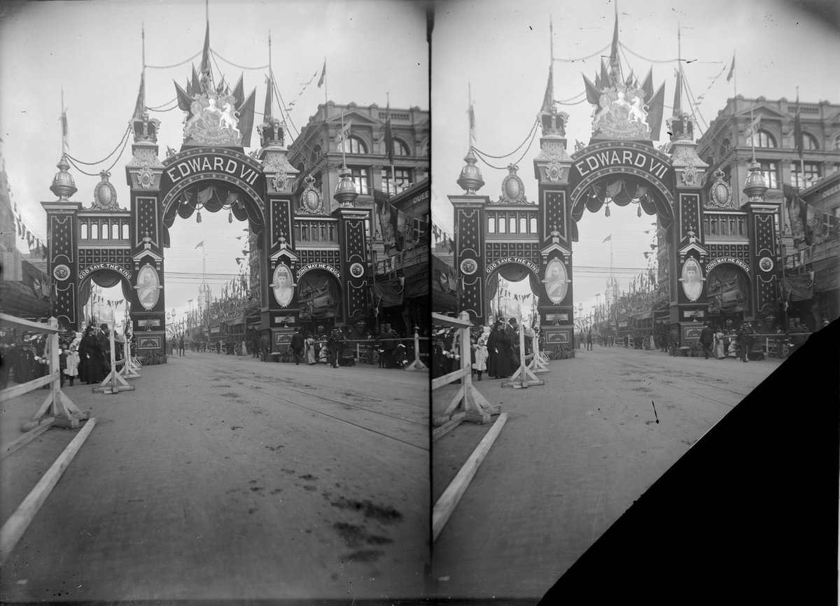 [Arch built in Melbourne to celebrate the tour of Edward VII in 1901] (c. 1901)