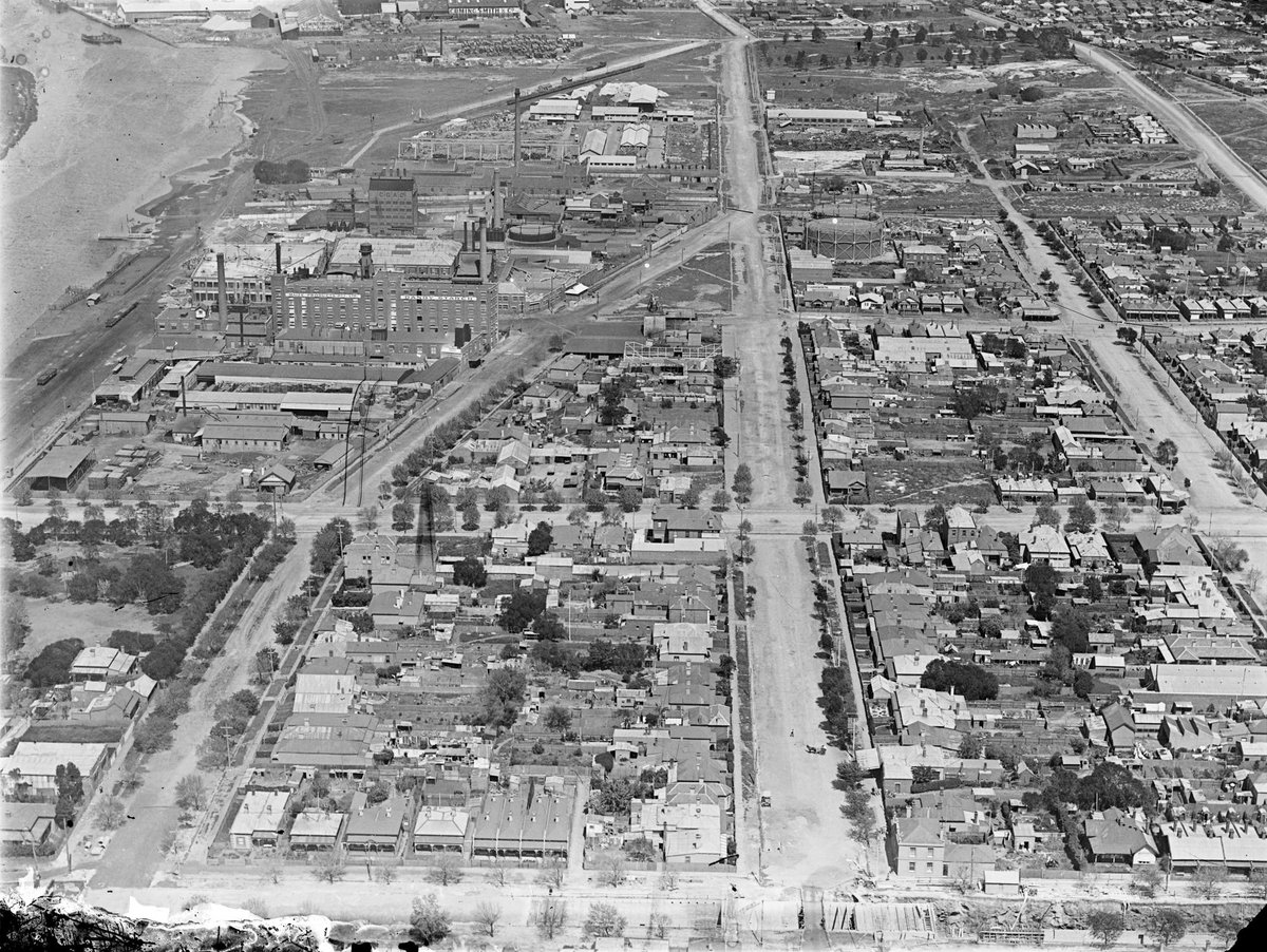 Looking south from Napier Street Footscray to area bounded by Maribyrnong River and Parker Street. Includes Moreland and Whitehall Streets (1935–49)