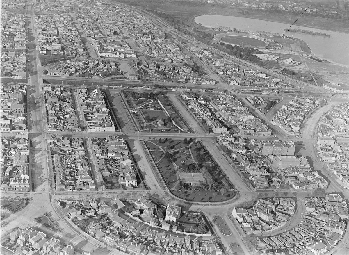 Albert Park, showing St. Vincent Place and Albert Park Lake in background (1925–40)