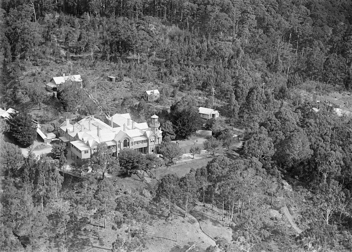 Braemar guest house or Clyde School - large residence near Melbourne (c. 1930)