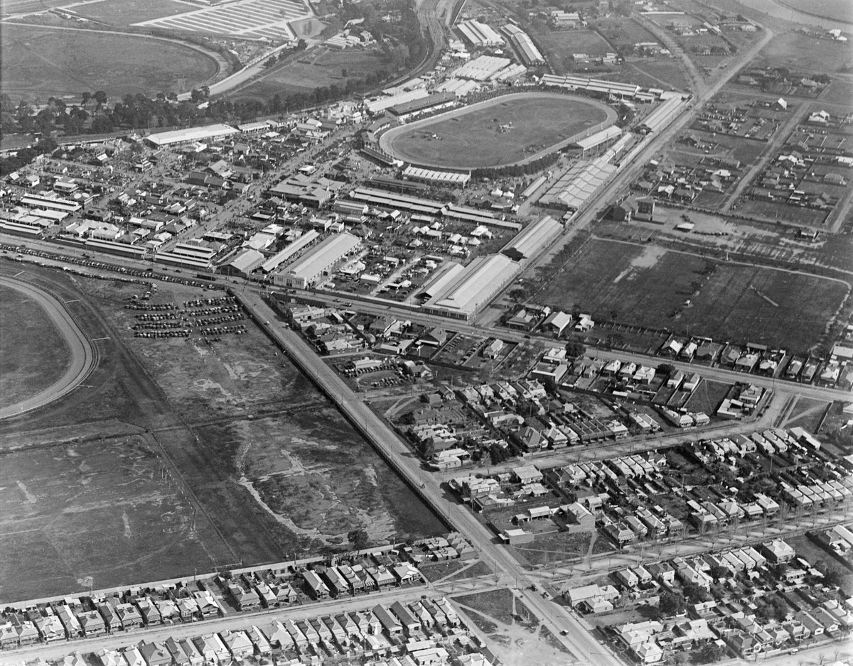 Show Grounds with Flemington Racecourse u.l (1925–40)
