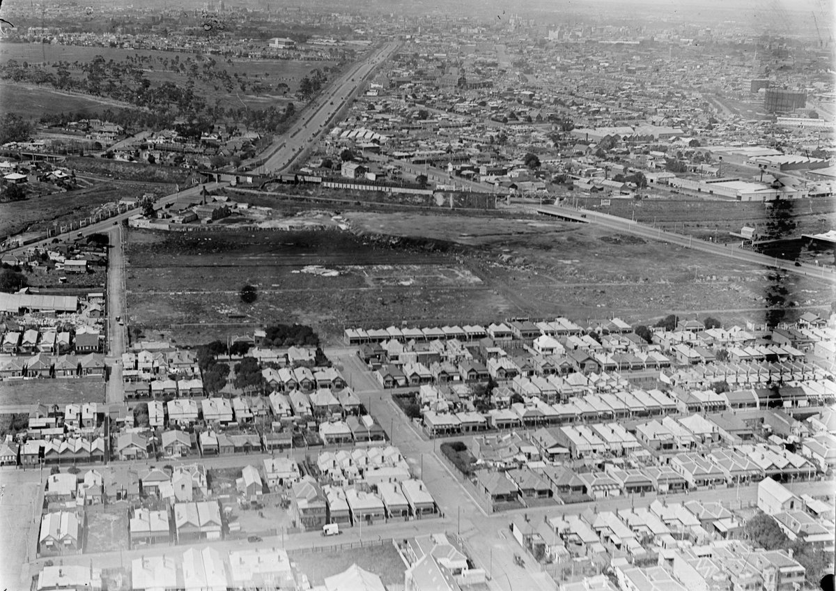 Intersection of Mount Alexander and Racecourse Roads, Flemington (1925–34)