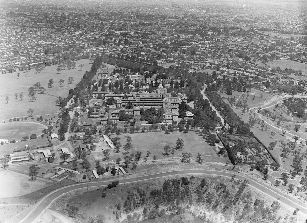 Aerial view of Willsmere, Kew (1925–40)
