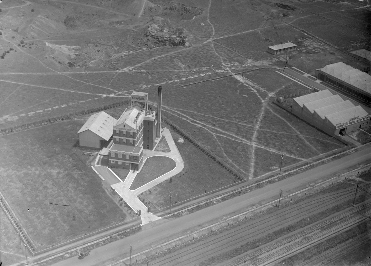 Creamoata factory and Bishop's Combined Seed Grading and Dusting Machines building, Sunshine Road, West Footscray (1940s)
