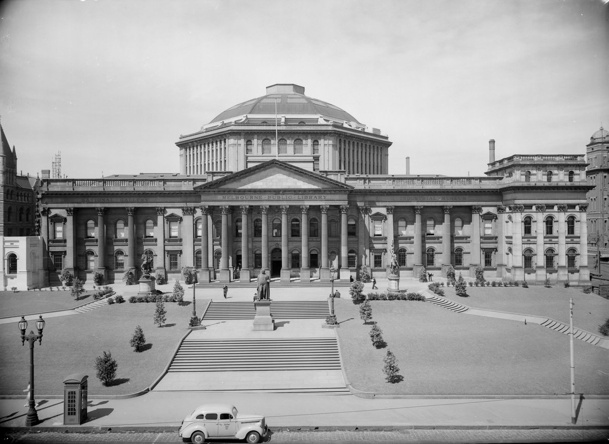 Public Library, Melbourne. View of the facade of State Library/Museum, Melbourne City (1945–54)