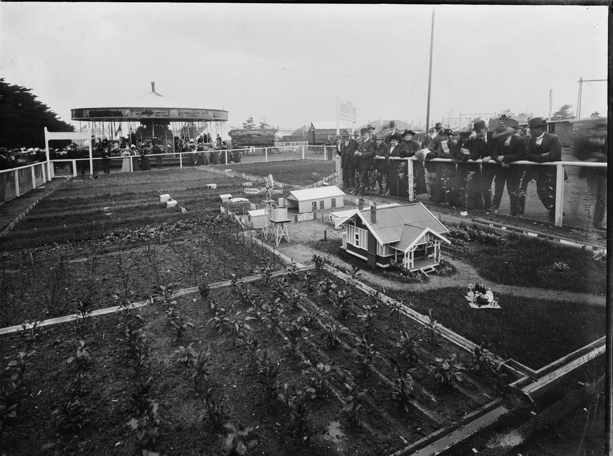 Model farm at Royal Melbourne Show 1929 (1900–40)