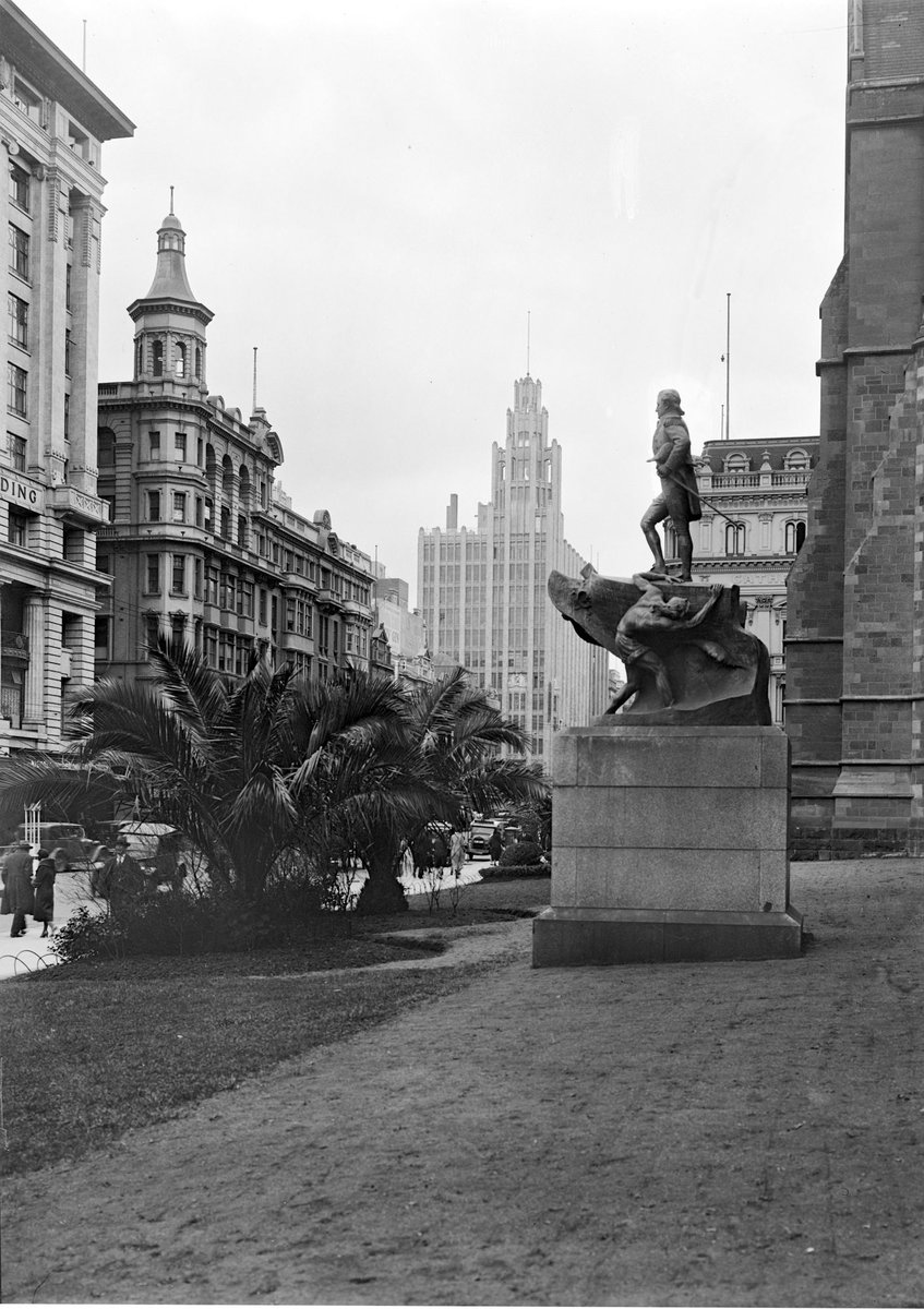 Matthew Flinders Statue, Swanston Street, Melbourne City (1945–54)