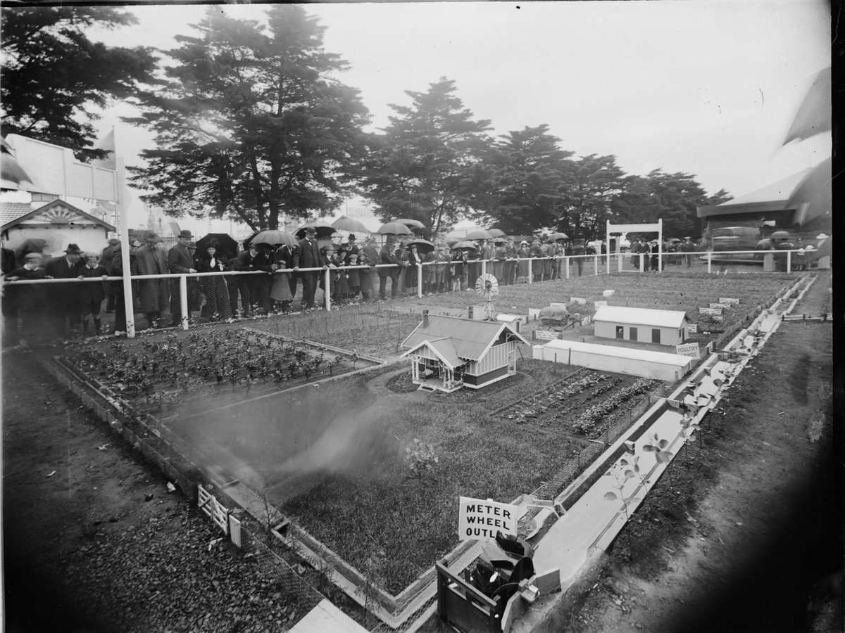 Model farm at Royal Melbourne Show 1929 (1900–40)