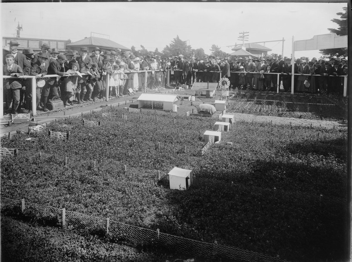 Model farm at Royal Melbourne Show 1929 (1900–40)