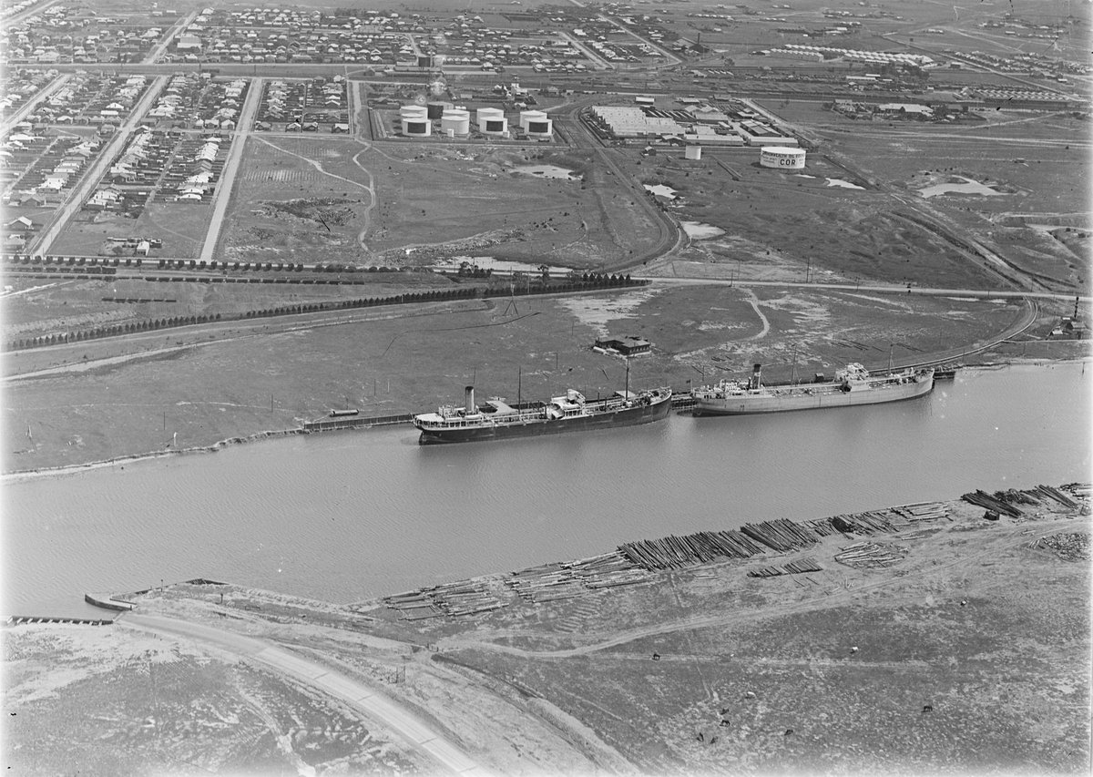 Ships berthed in Yarra River, Commonwealth Oil Refinery in background (1925–46)