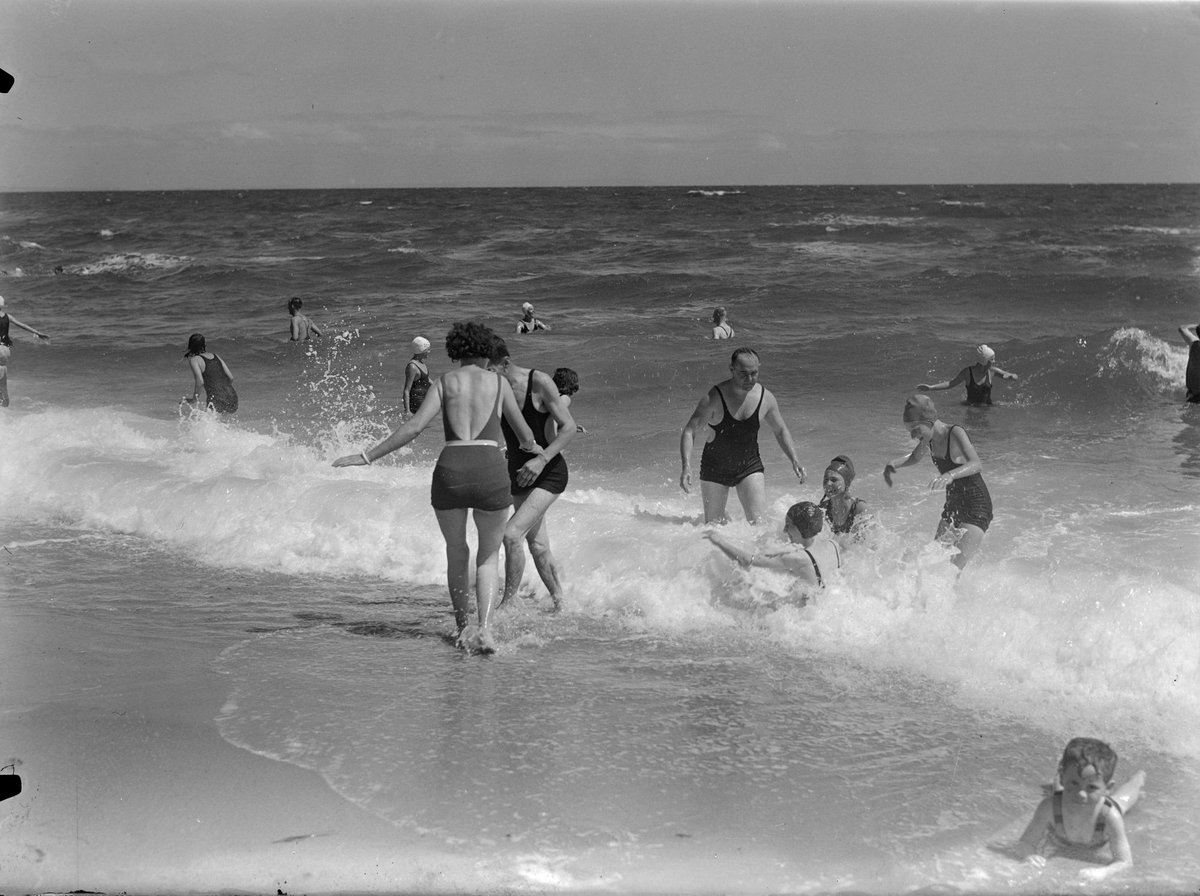 Bathers, St. Kilda, St Kilda (1945–54)