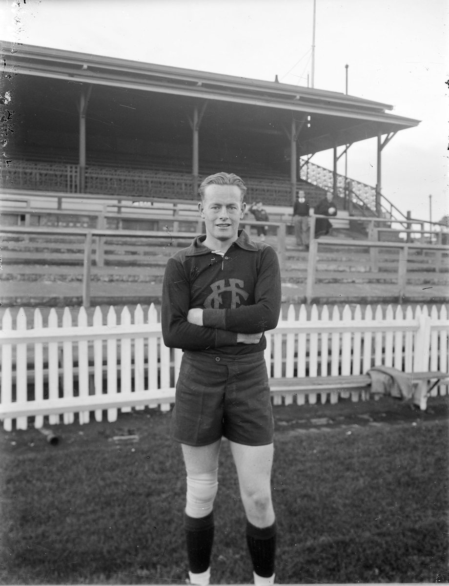 Fitzroy football player on an oval (1935–45)