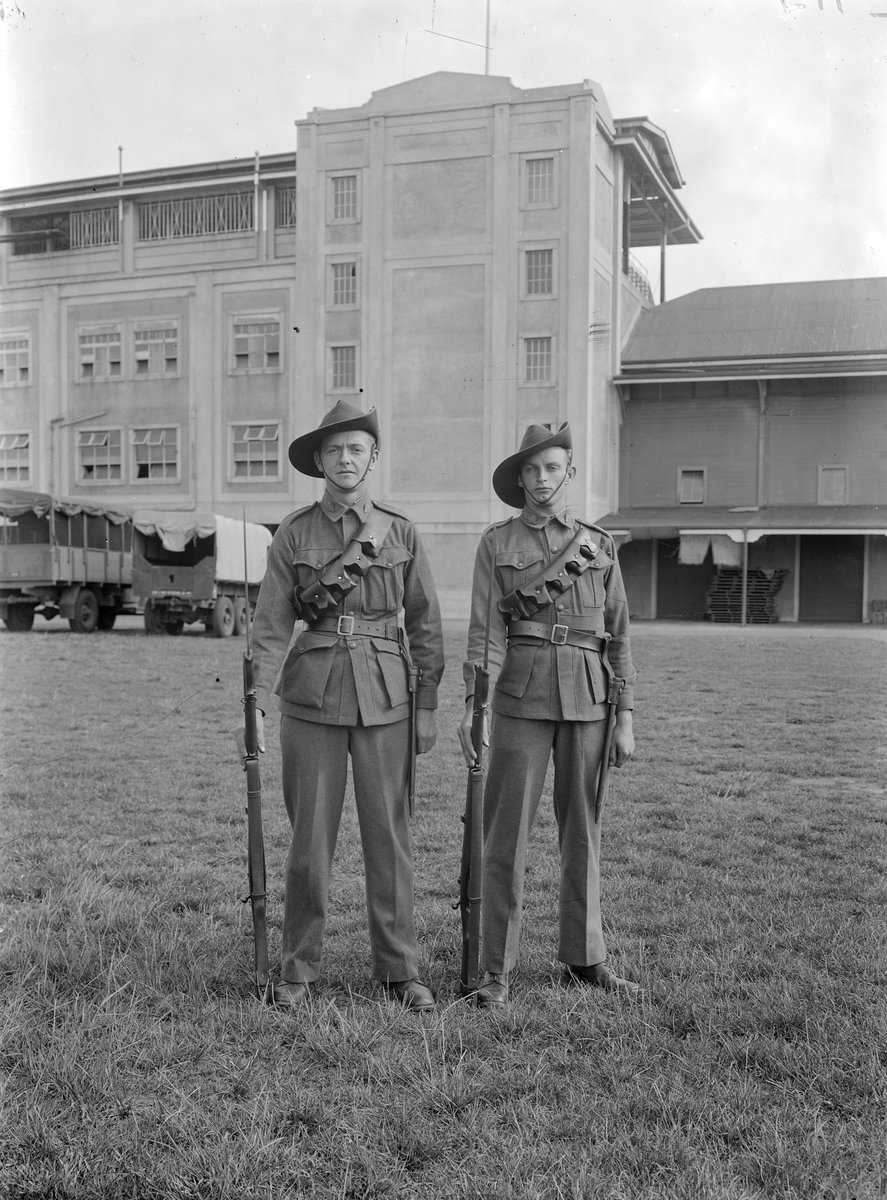 Australian soldiers with rifles, Dandenong Camp (c. 1941)