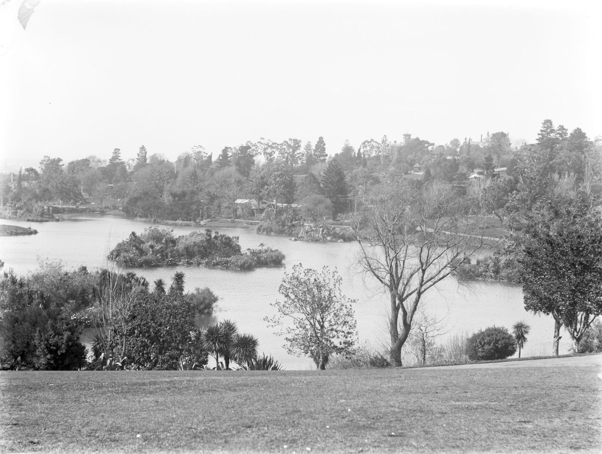Melb. [i.e., Melbourne] Botanical Gardens - View of Lake. Show Day 1900, Melbourne City