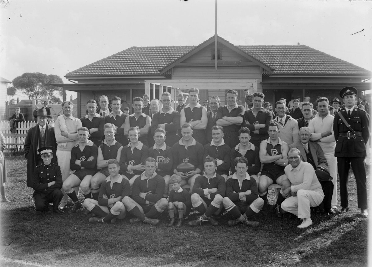 Brighton Football Club, team photo (1920–50)