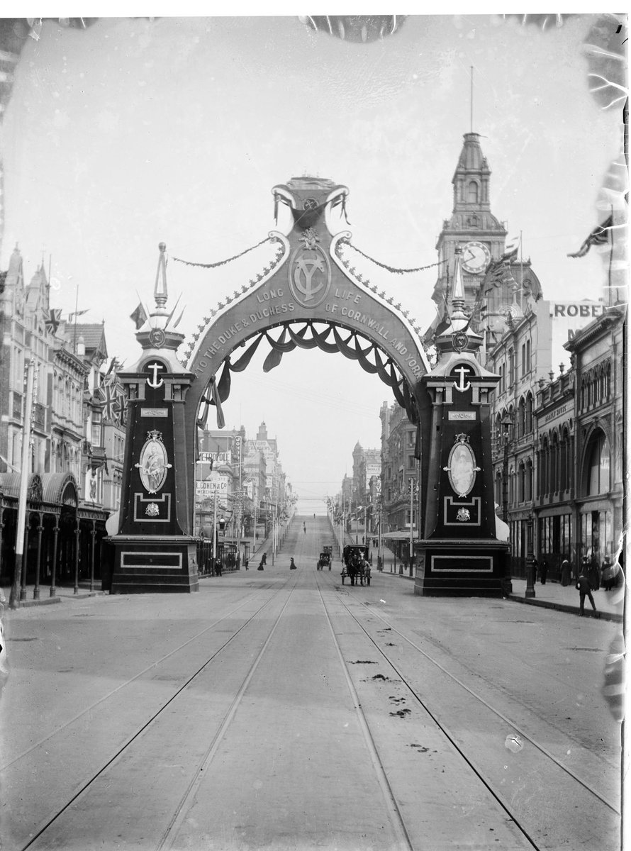 Decorative arches for the visit of the Duke and Duchess of Cornwall and York to Melbourne in 1901, Melbourne City