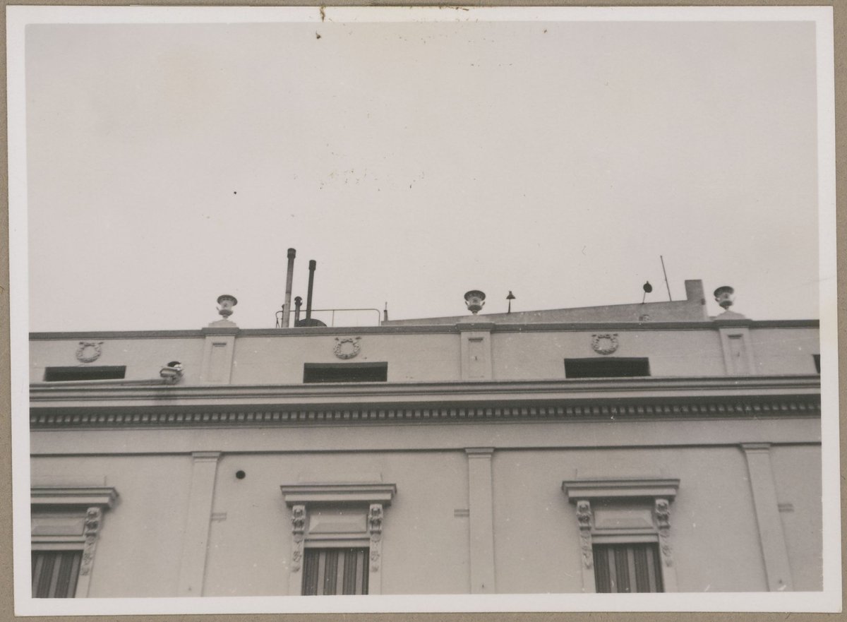 Richardson's Hotel, Bourke St., cnr of Russell St. [Melbourne, Vic.], Melbourne City (1949)