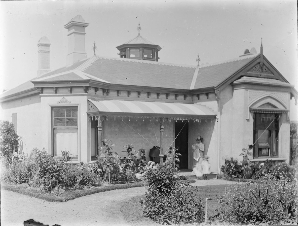 "Mynda," 5 Molesworth St., Kew (1890–1910)