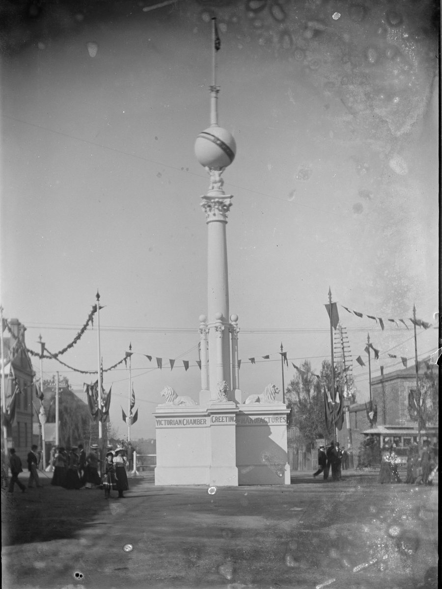 Decorative arches for the visit of the Duke and Duchess of Cornwall and York to Melbourne in 1901