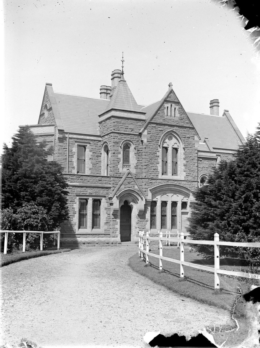House in the grounds of University of Melbourne, near Omond College, Melbourne, Parkville (c. 1900)