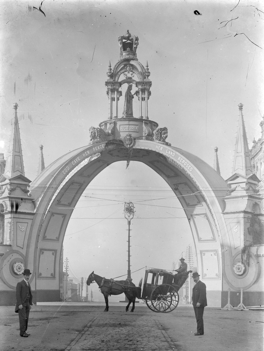 Queen Victoria arch, Melbourne (1901)