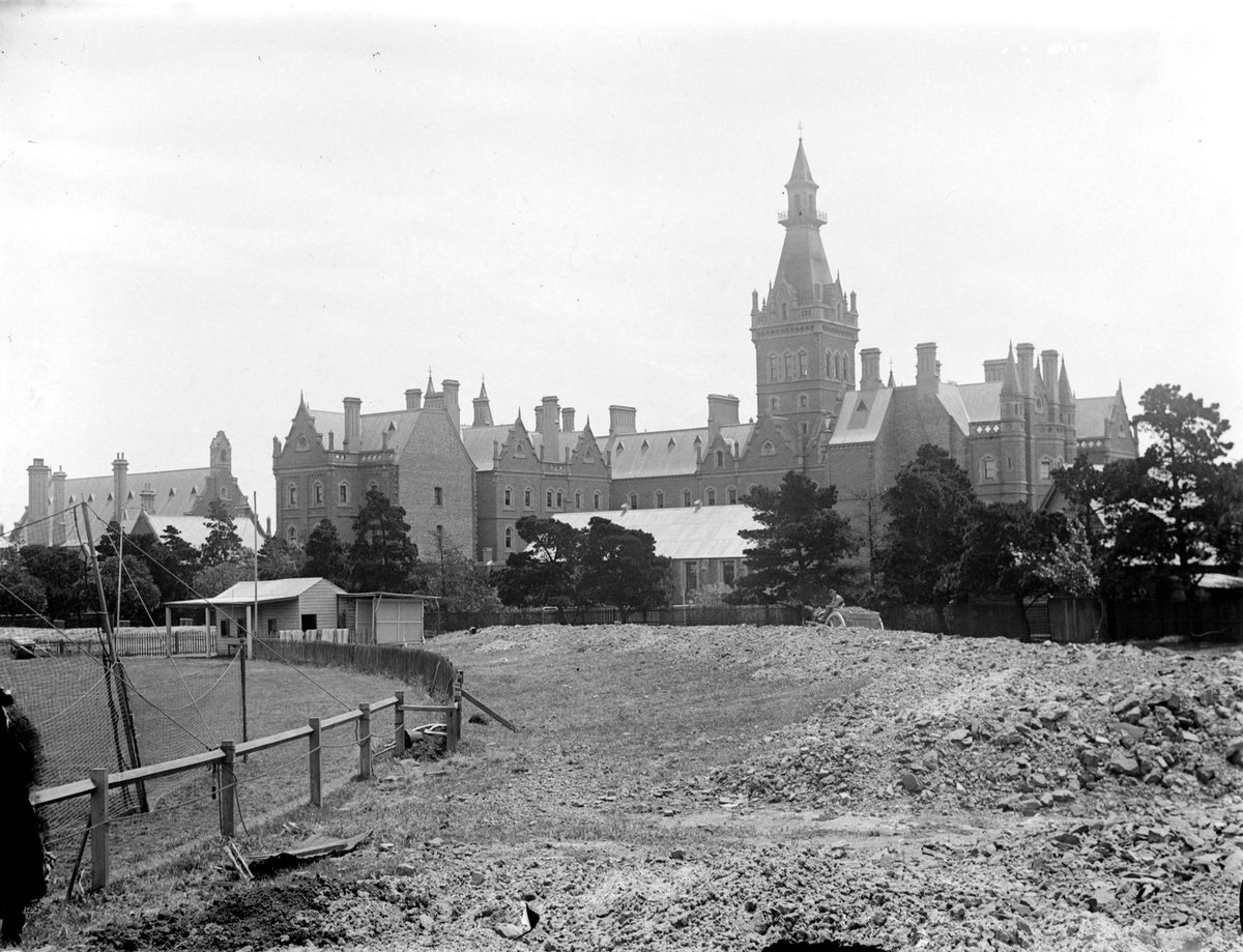 Ormond College, University of Melbourne, Melbourne, Parkville (c. 1900)