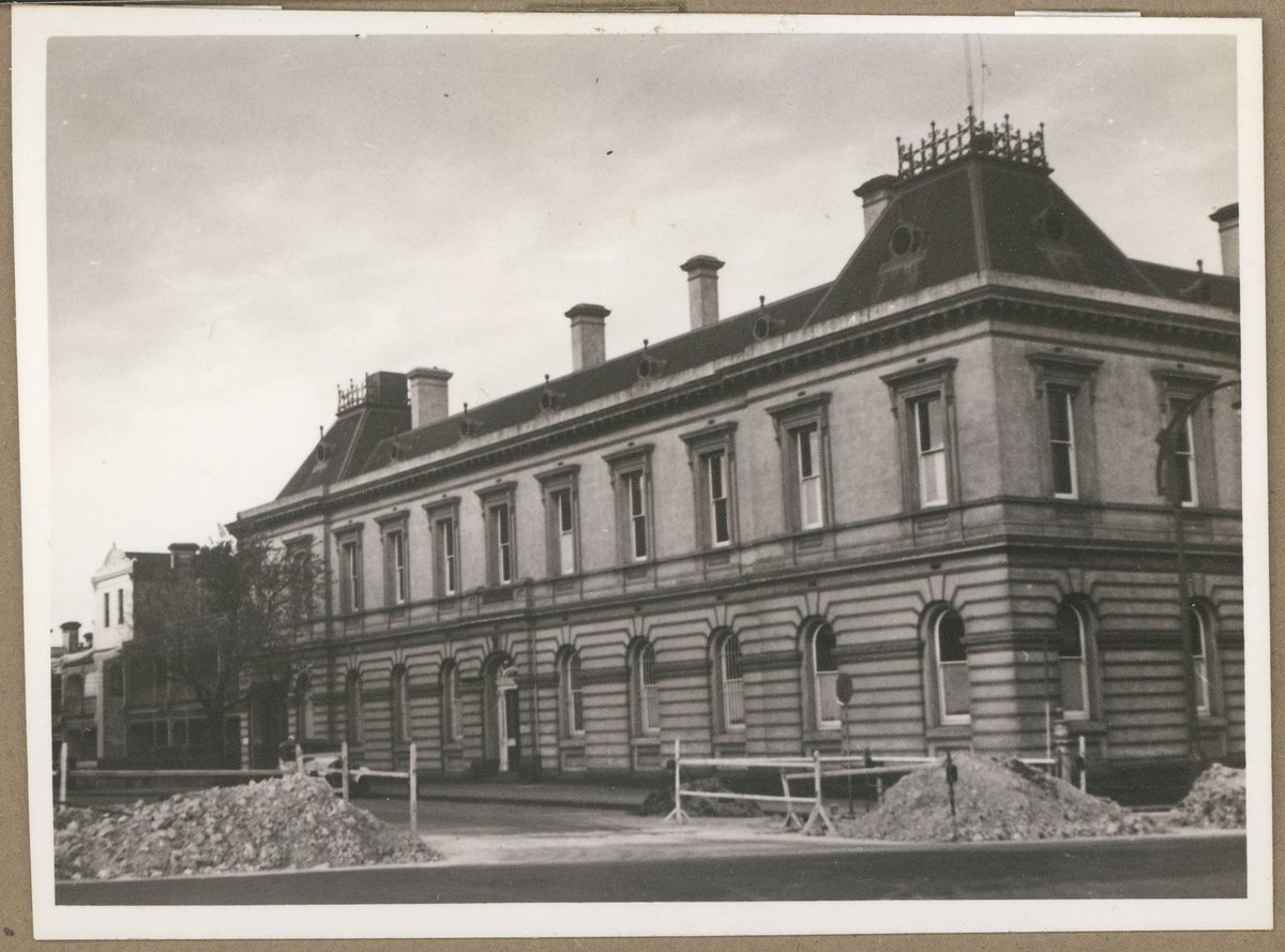 Old police station, Russell Street, Melbourne, Vic, Melbourne City (1949)