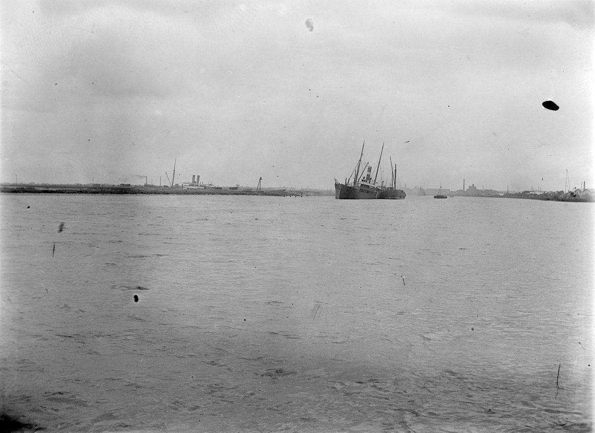 Steamer in Port Phillip Bay, Victoria (1890–1910)