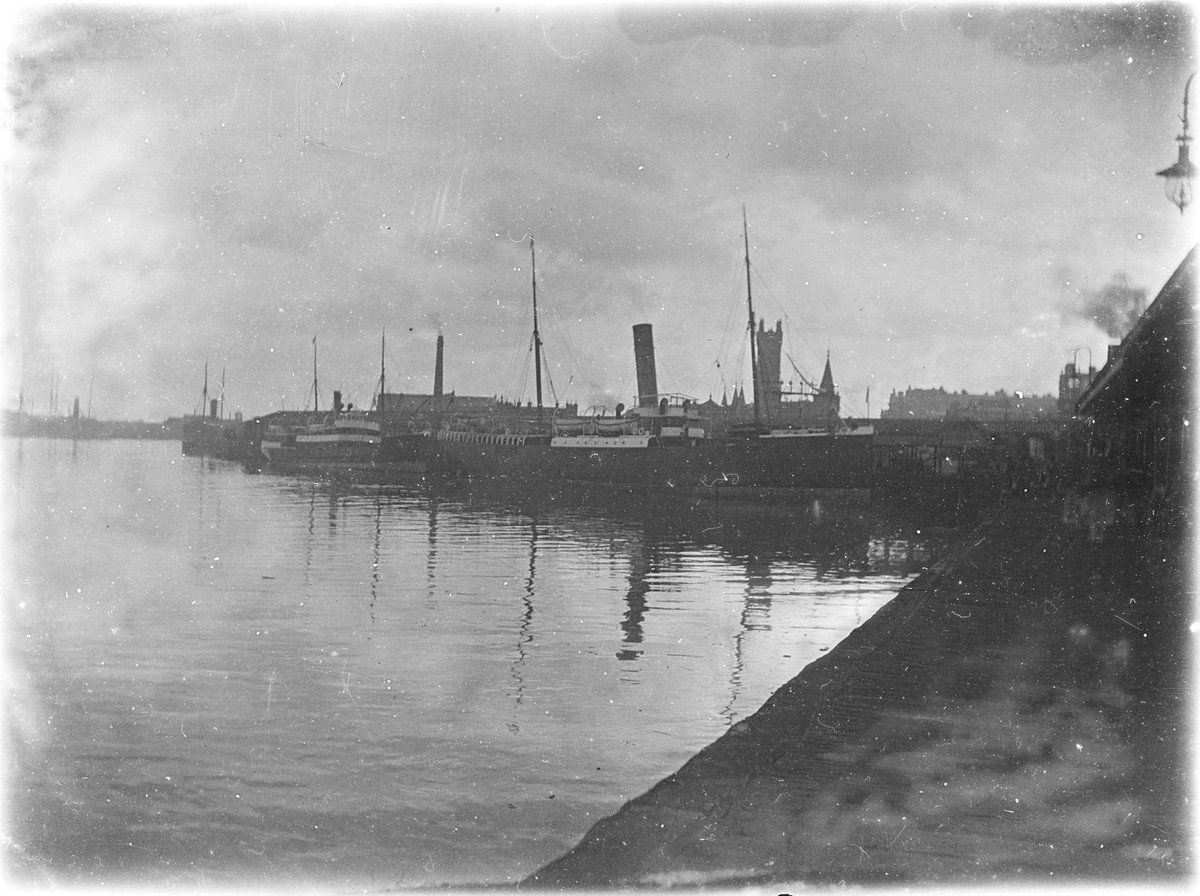 Yarra river showing ships (c. 1910)